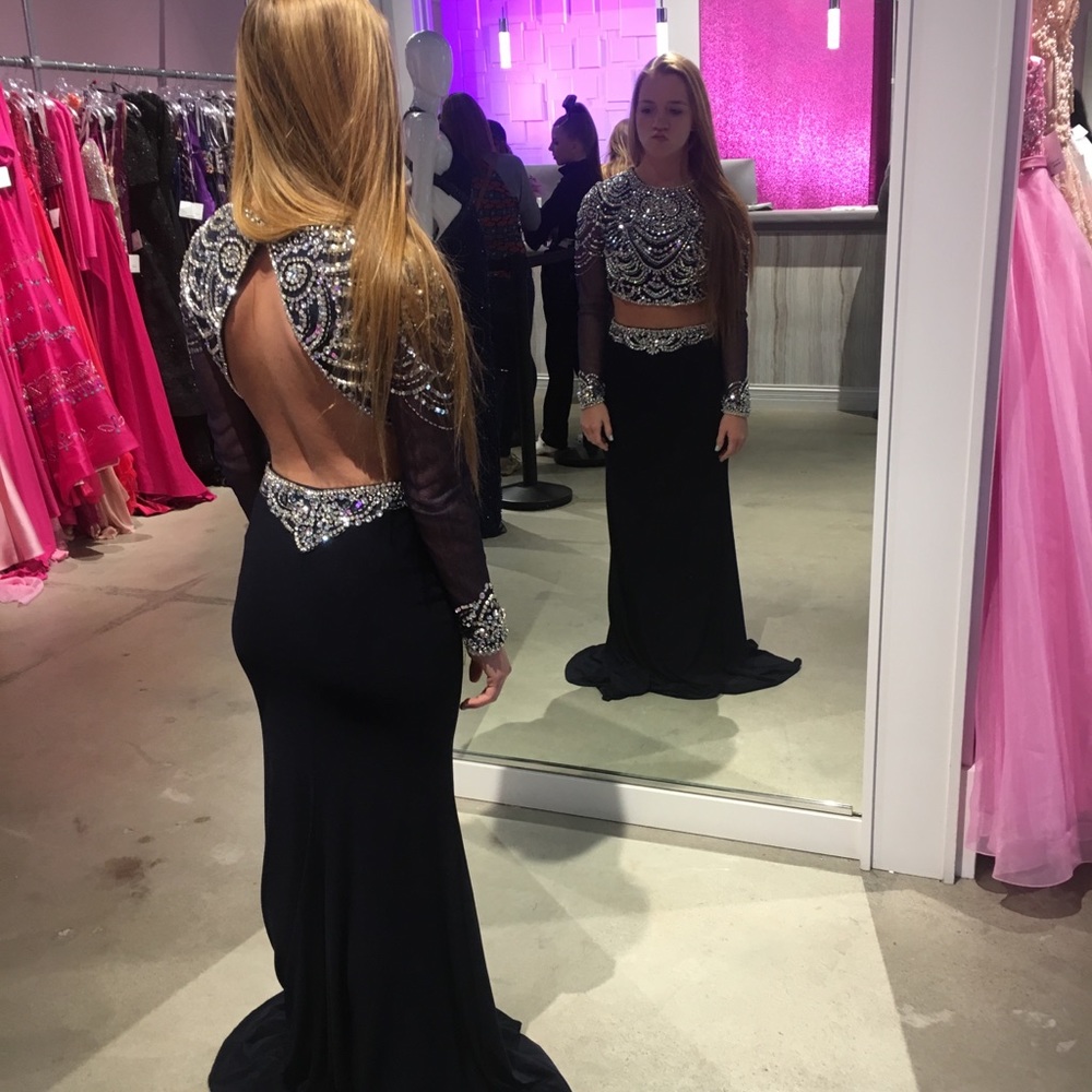 GORGEOUS PROM DRESS